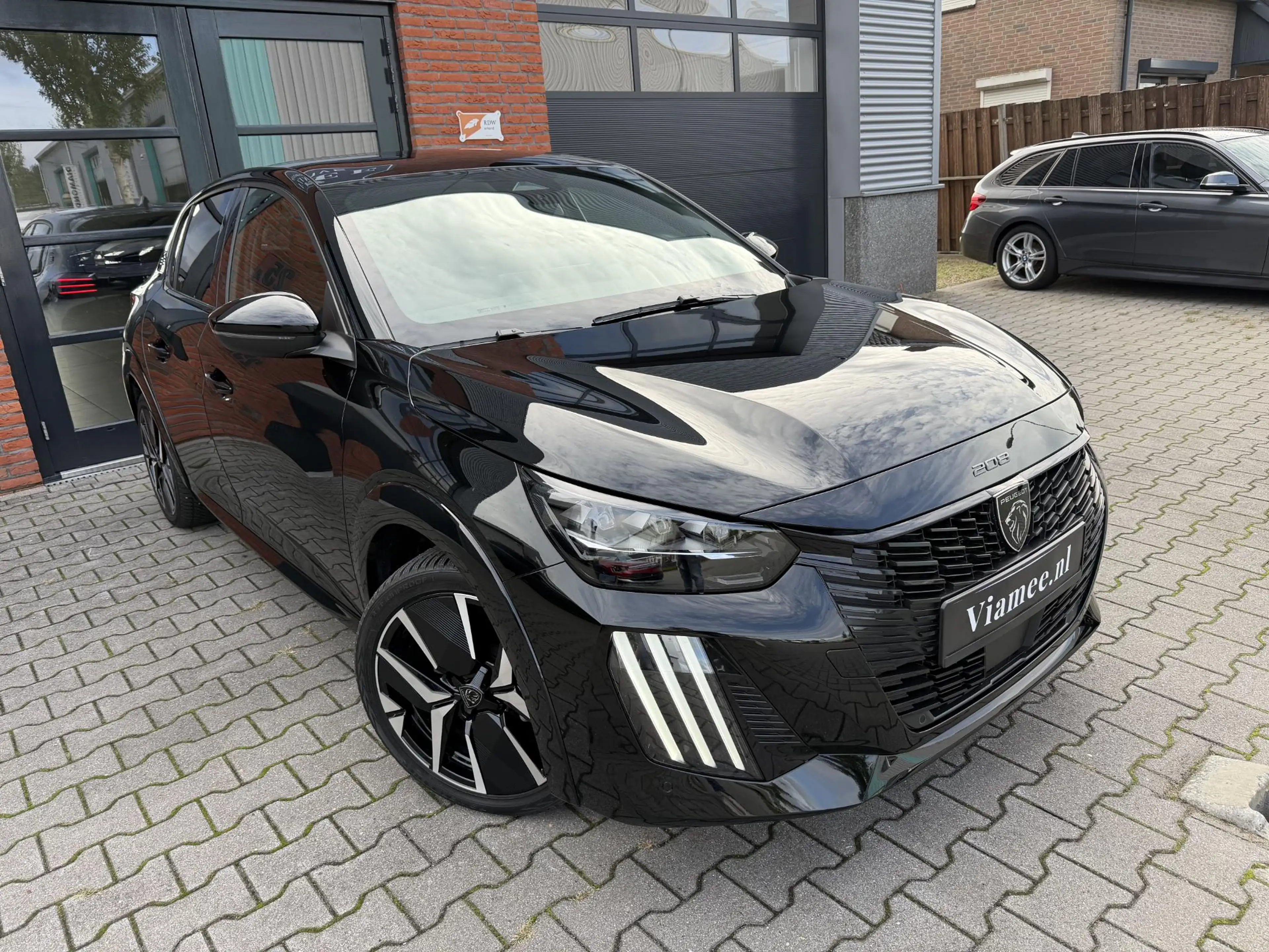 Peugeot e-208 EV GT Avantage 51 kWh | Pano | Massage | Warmtepom — photo 2