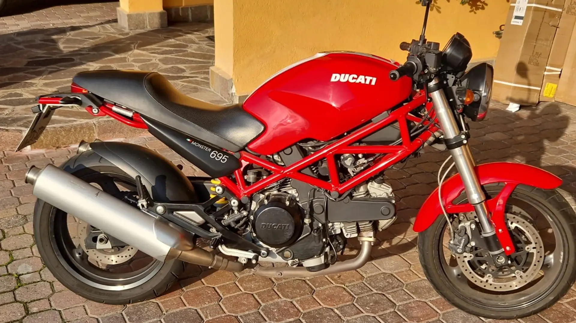 Ducati Monster 695 Rot - 1