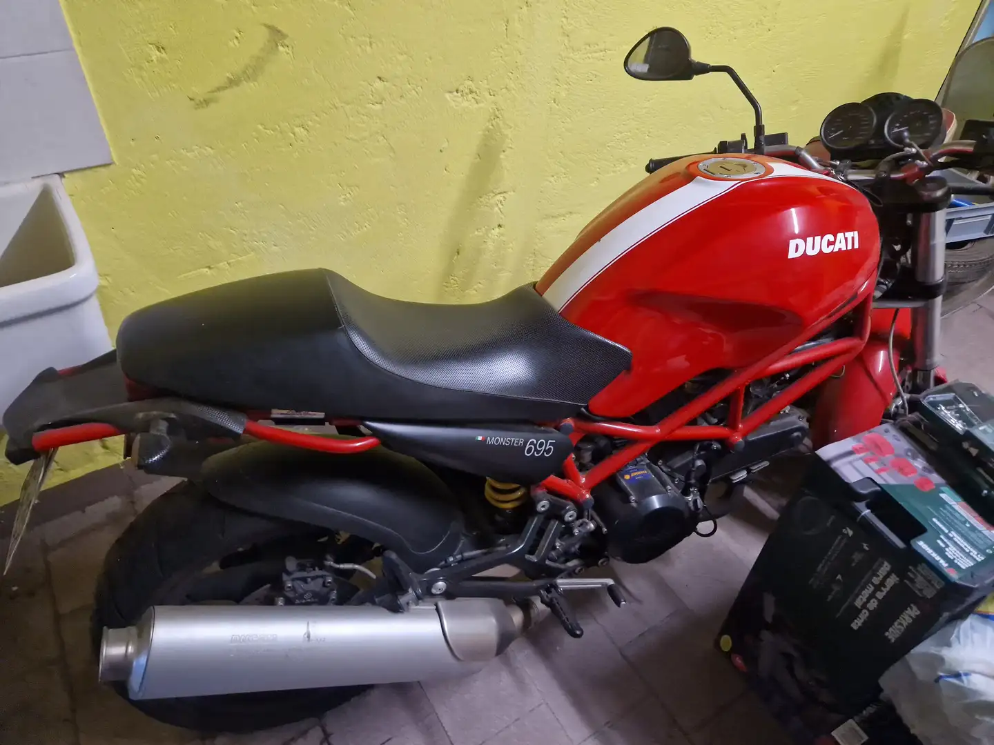Ducati Monster 695 Czerwony - 2