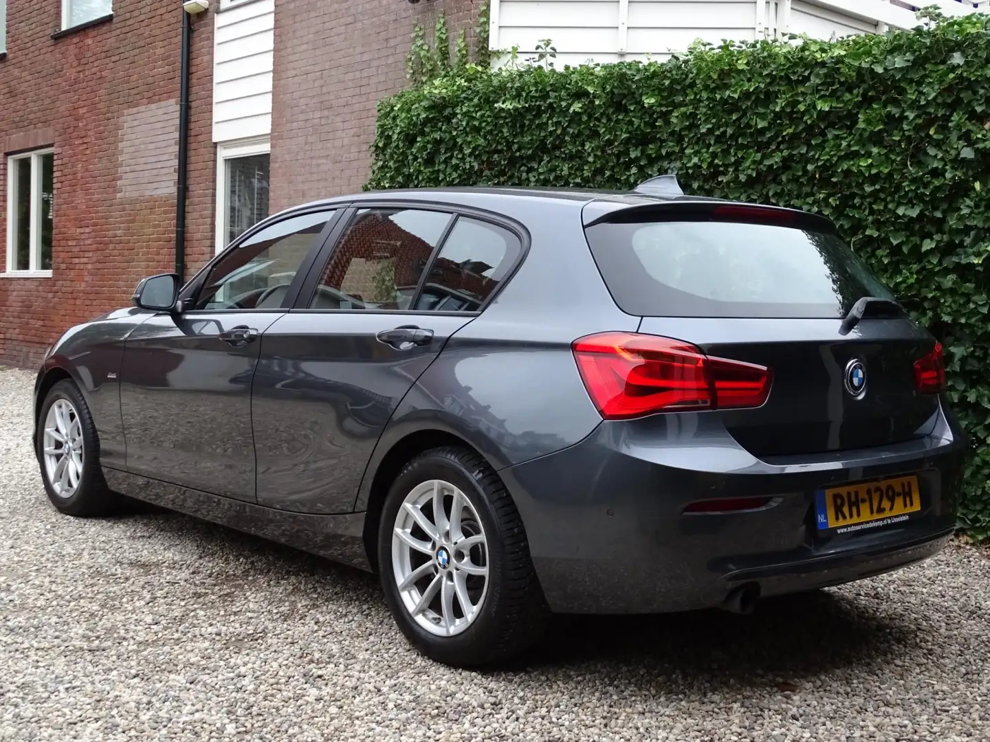 BMW 118 1-serie 118i Corporate Lease Executive Sport | Aut Grijs - 2