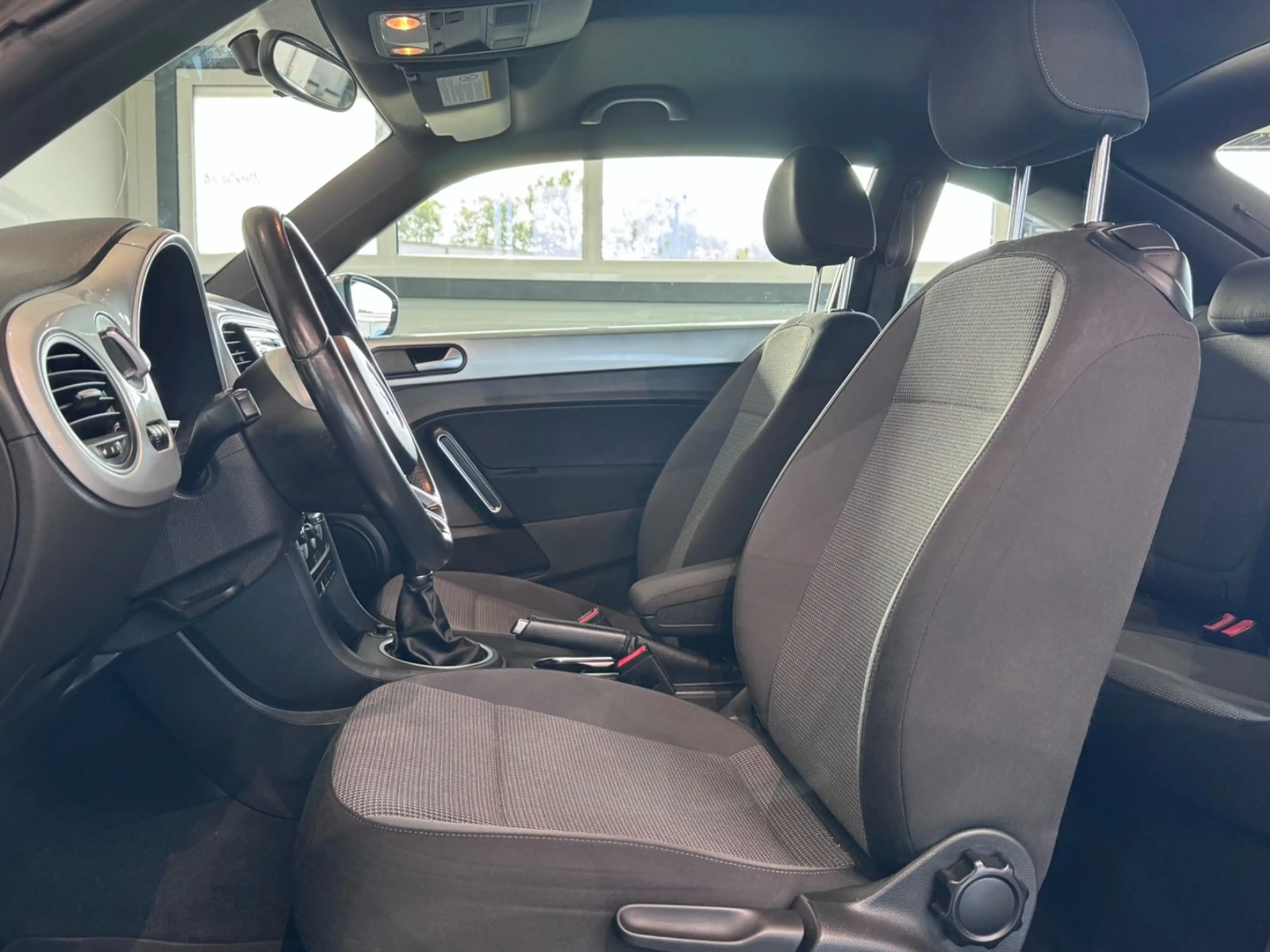 Volkswagen Beetle Lim. Design*KLIMA*NAVI*BC*RADIO — photo 13