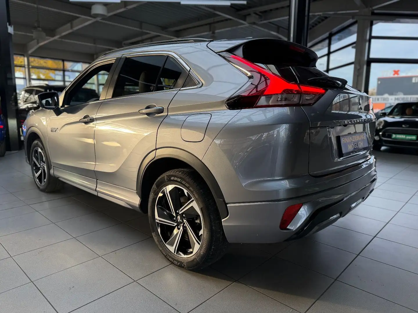 Mitsubishi Eclipse Cross Plus Hybrid 4WD Grijs - 2