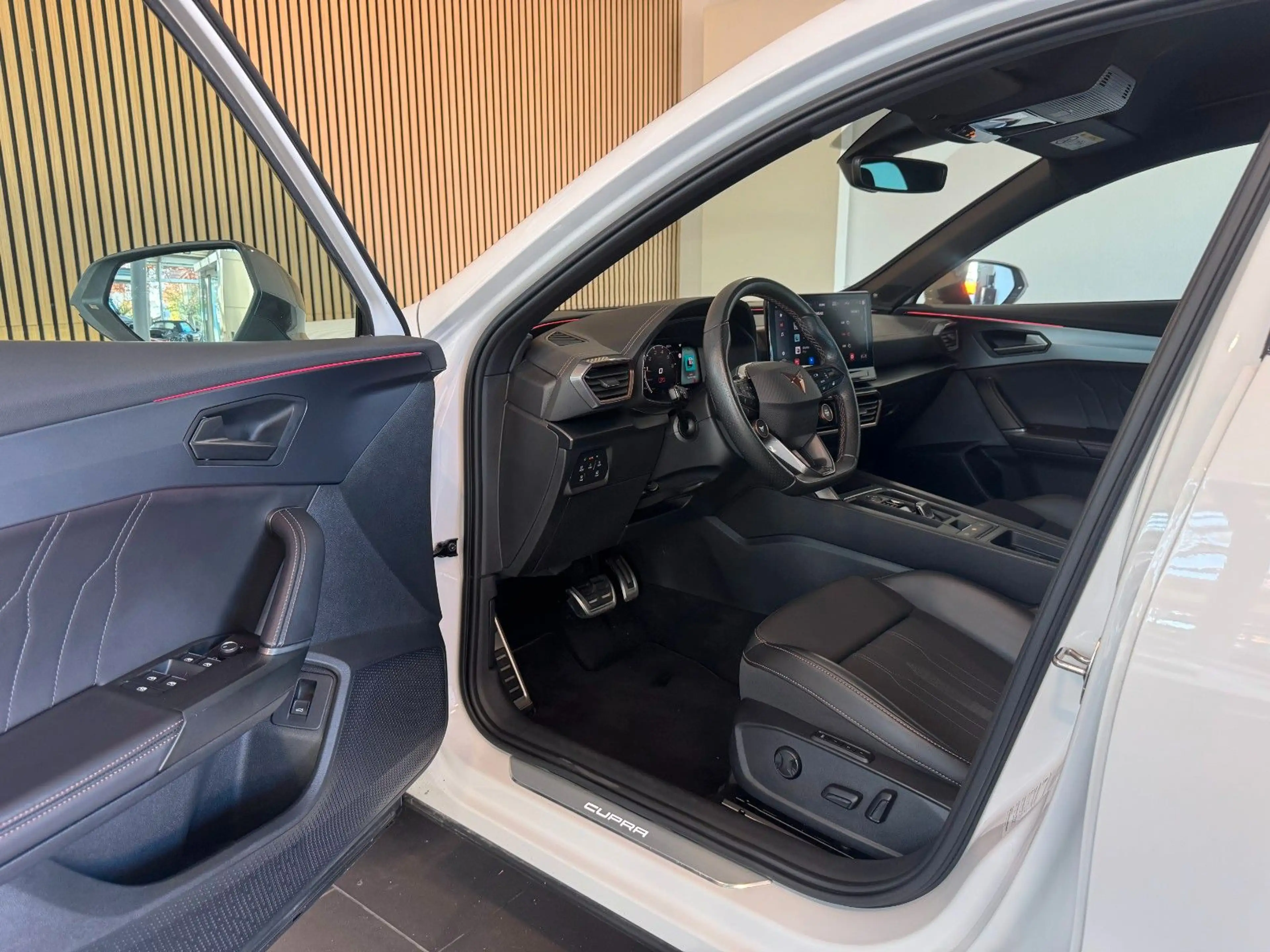 CUPRA Formentor VZ 4Drive ACC/AHK/BEATS/MEMORY/KEYLESS — photo 11