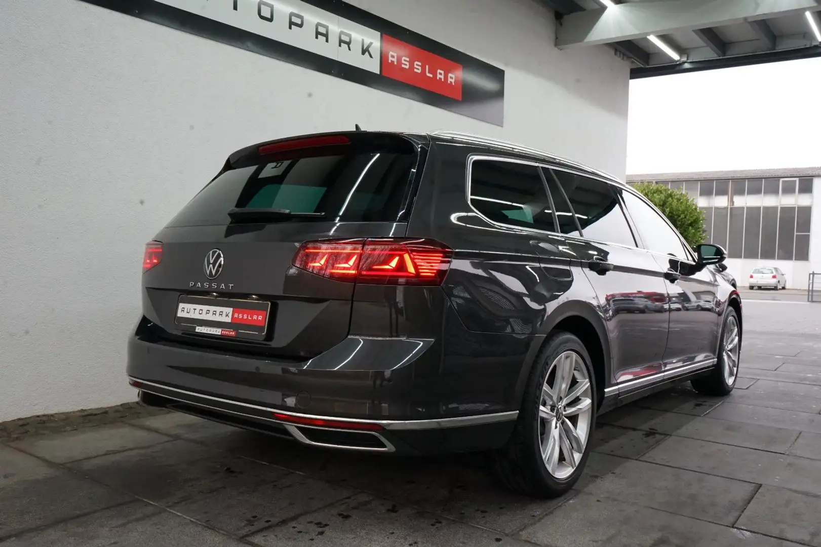 Volkswagen Passat 2.0TDI  Variant DSG Elegance/Leder/Virtua - 2