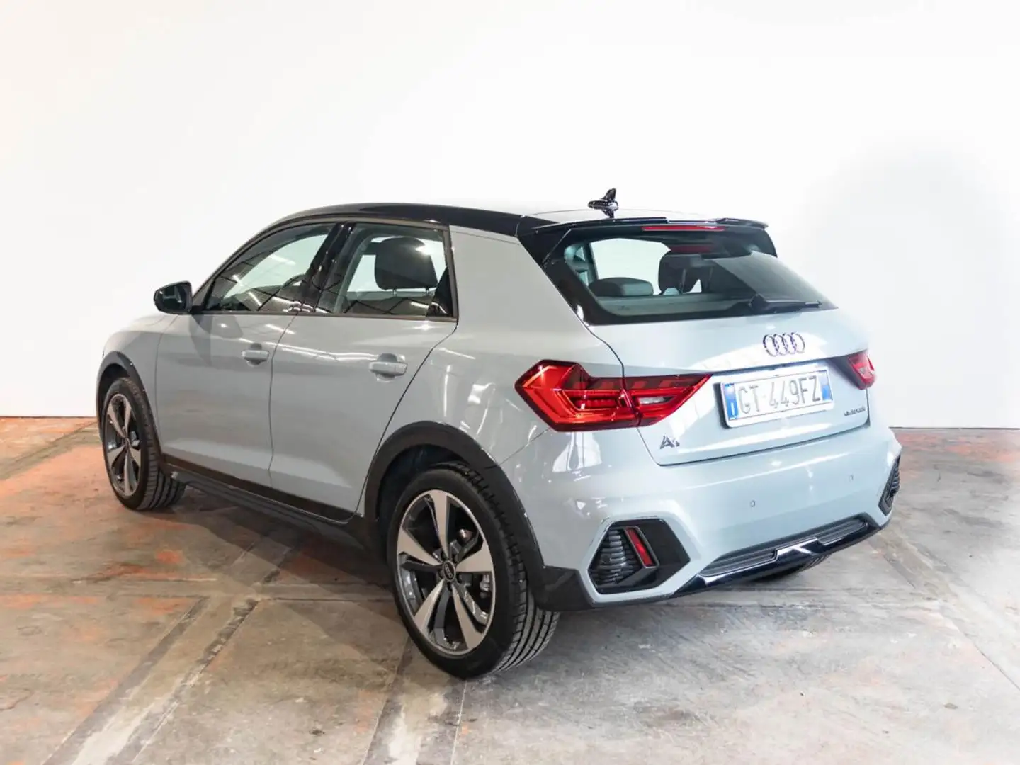 Audi A1 30 TSFI Identity Contrast Grau - 2