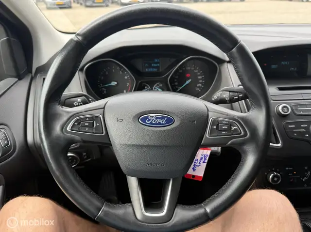 Ford Focus view 12