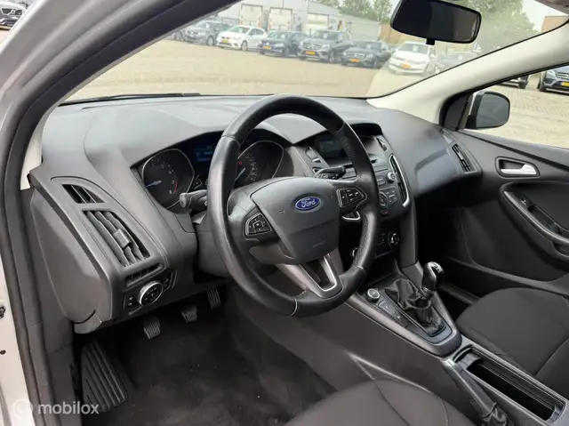 Ford Focus view 11