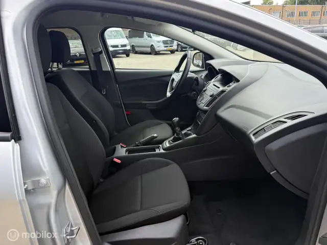 Ford Focus view 14