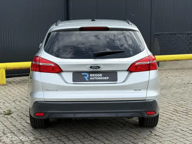 Ford Focus view 8