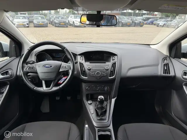 Ford Focus view 2