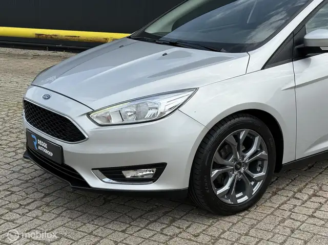 Ford Focus view 6