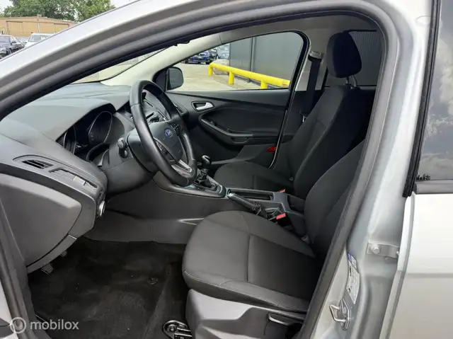 Ford Focus view 10