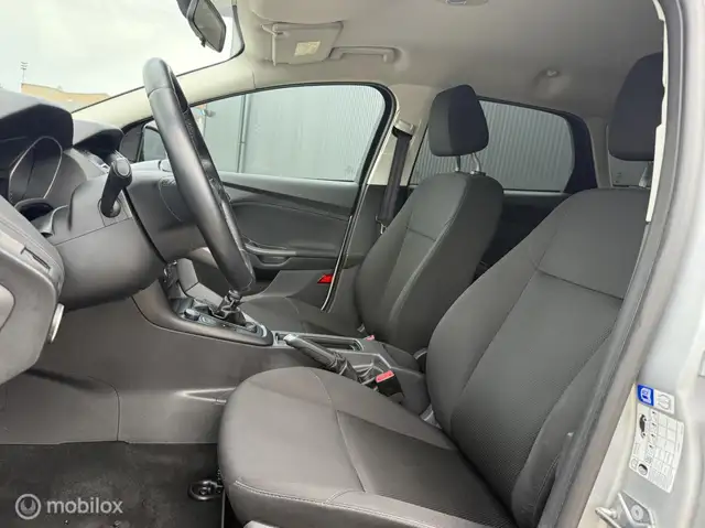 Ford Focus view 4