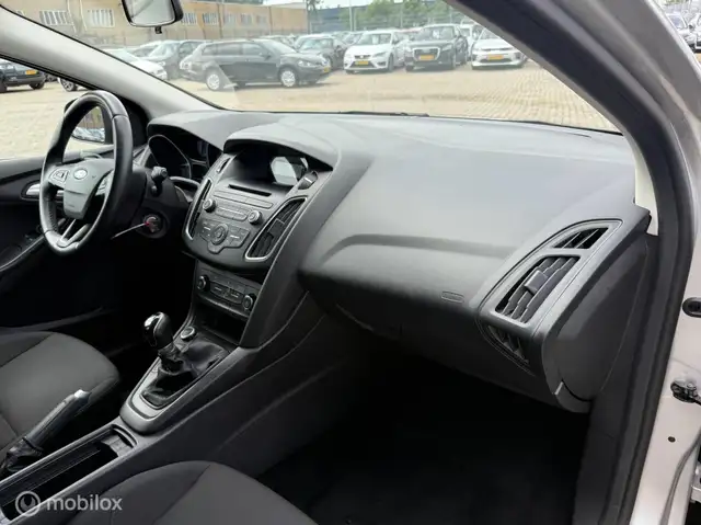 Ford Focus view 13