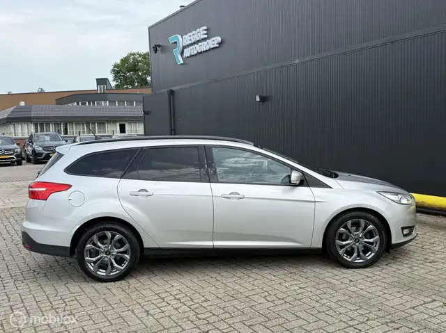 Ford Focus view 9
