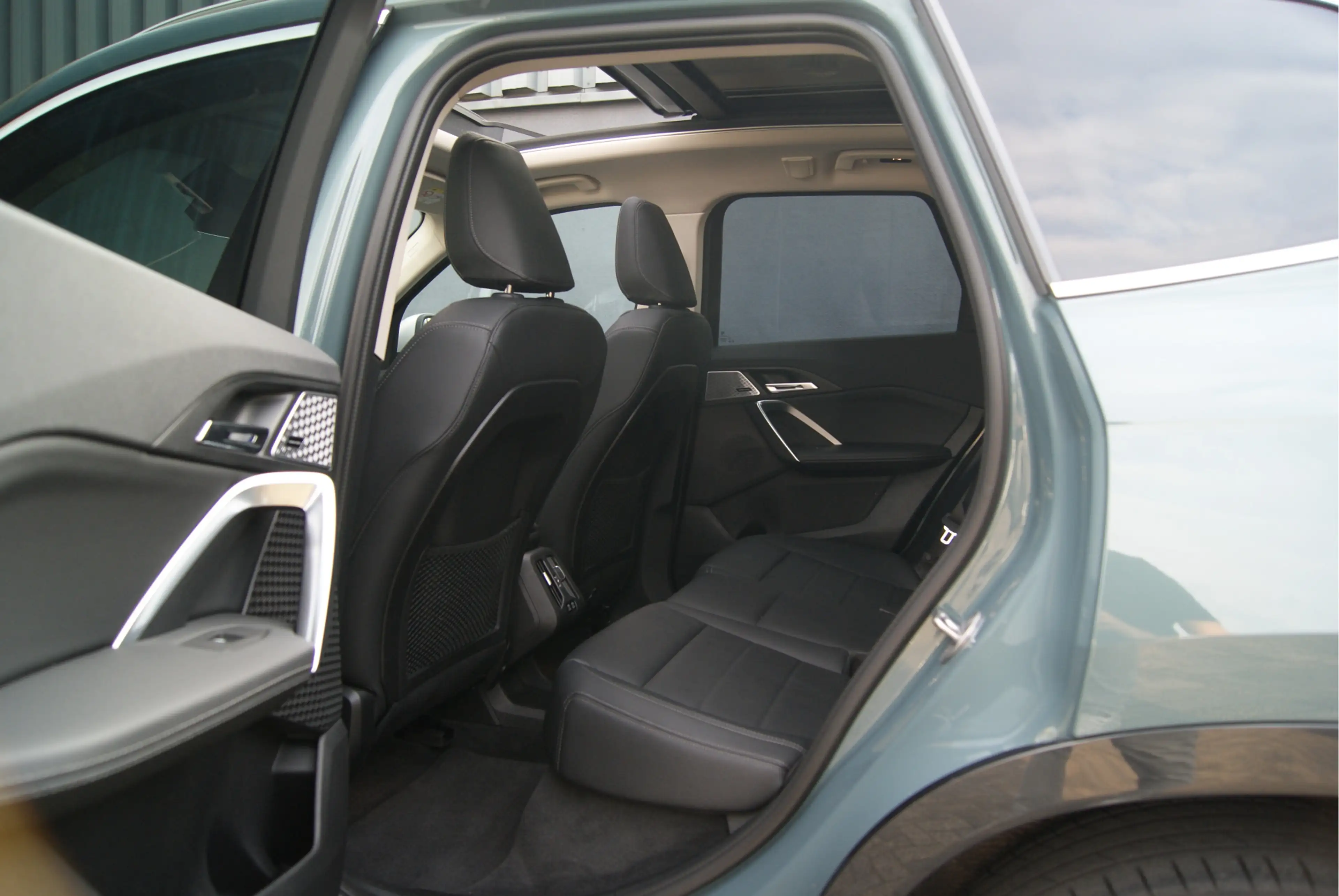 BMW iX1 eDrive20 67 kWh 204PK X-Line Panoramadak/Leer/Harm — photo 8