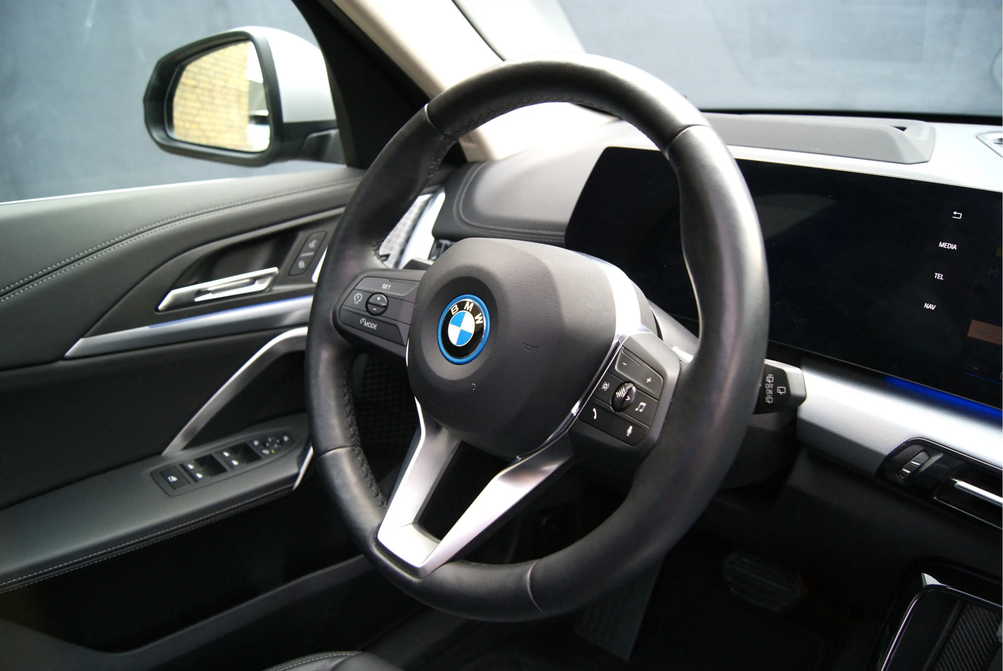 BMW iX1 eDrive20 67 kWh 204PK X-Line Panoramadak/Leer/Harm — photo 9