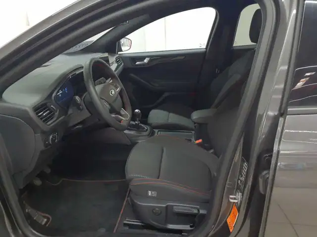 Ford Focus view 7