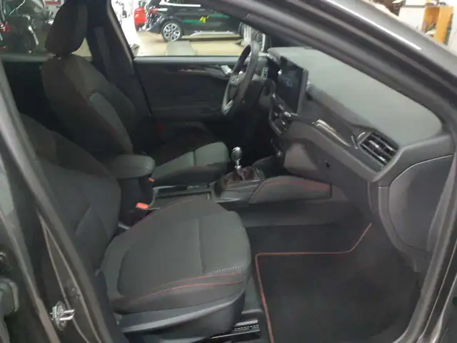 Ford Focus view 8