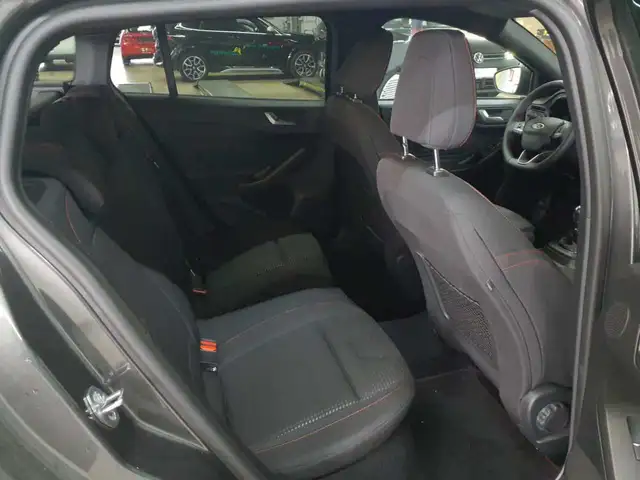 Ford Focus view 14