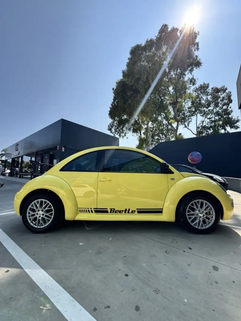Volkswagen Beetle 2.0 Jaune - 1