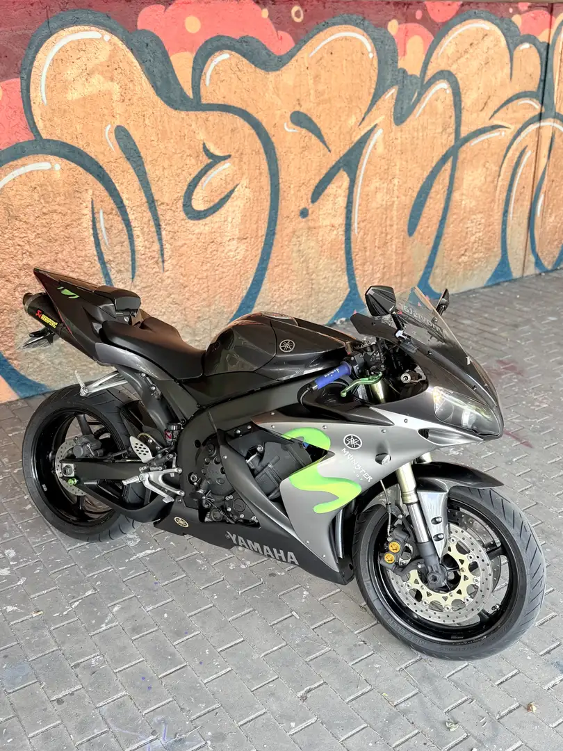 Yamaha YZF-R1 Gris - 1