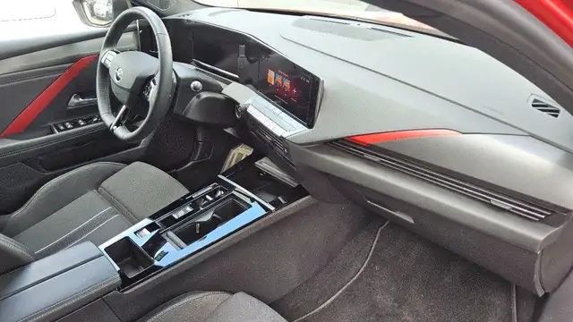 Opel Astra view 4