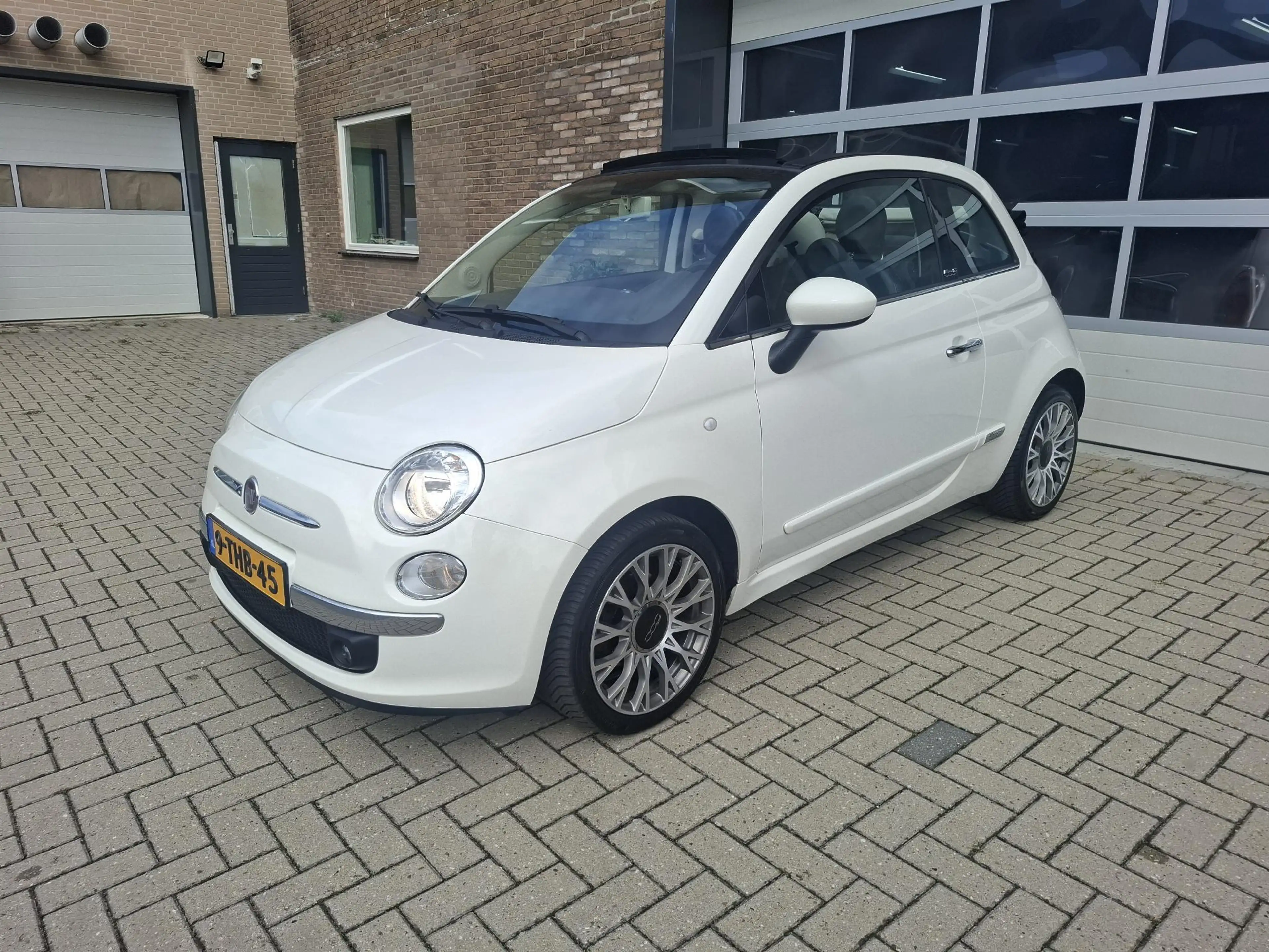 Fiat 500C 0.9 TwinAir Lounge — photo 27