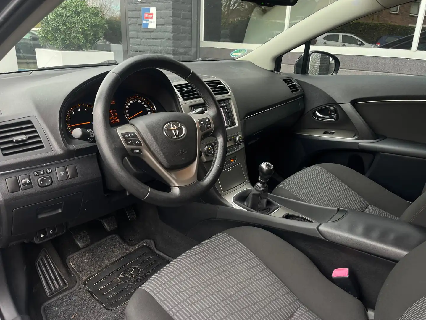 Toyota Avensis Wagon 1.8 VVTi, Airco, Bluetooth, Cruise, Trekhaak Grijs - 2