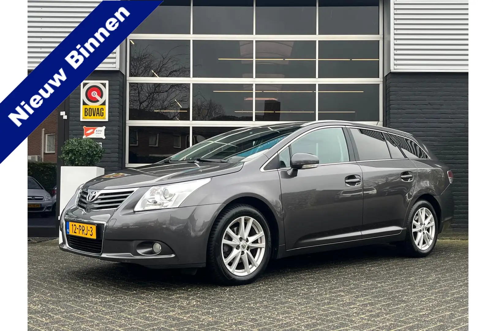 Toyota Avensis Wagon 1.8 VVTi, Airco, Bluetooth, Cruise, Trekhaak Grijs - 1