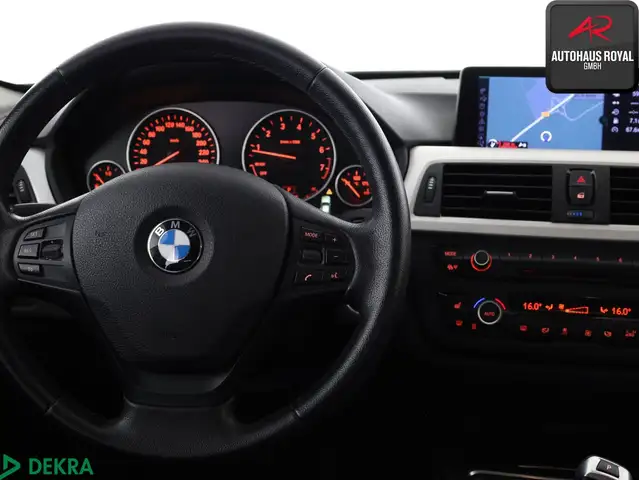 BMW 3 Series view 14