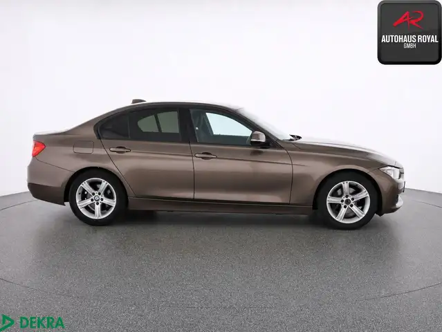 BMW 3 Series view 6