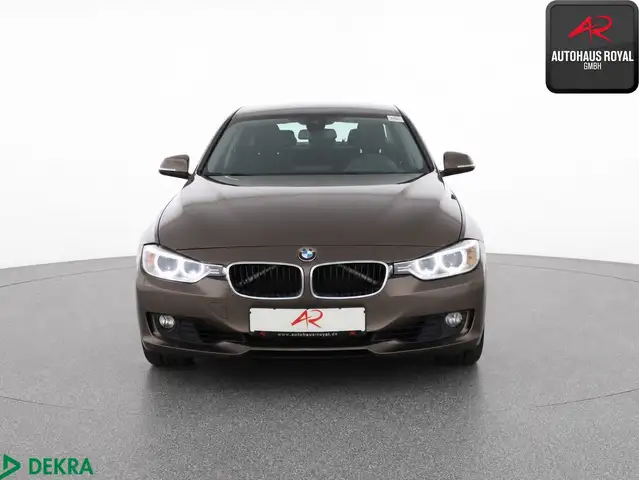BMW 3 Series view 8