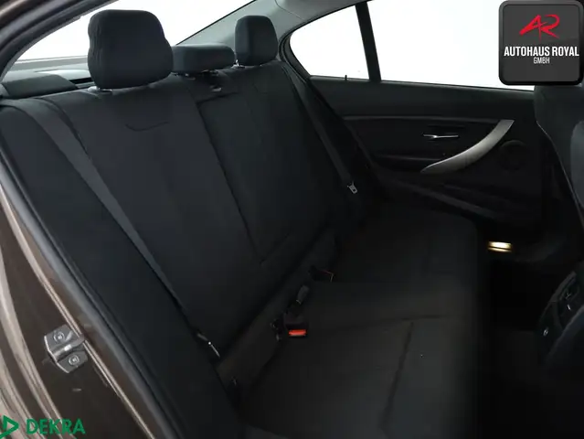 BMW 3 Series view 12