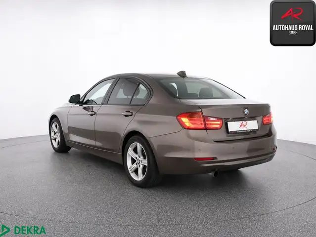 BMW 3 Series view 3