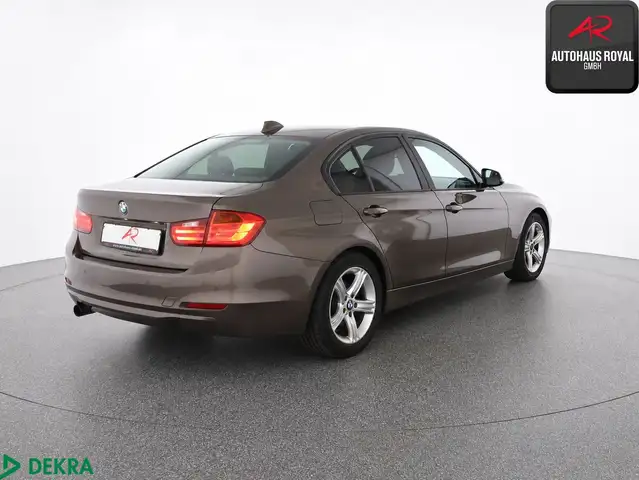BMW 3 Series view 5