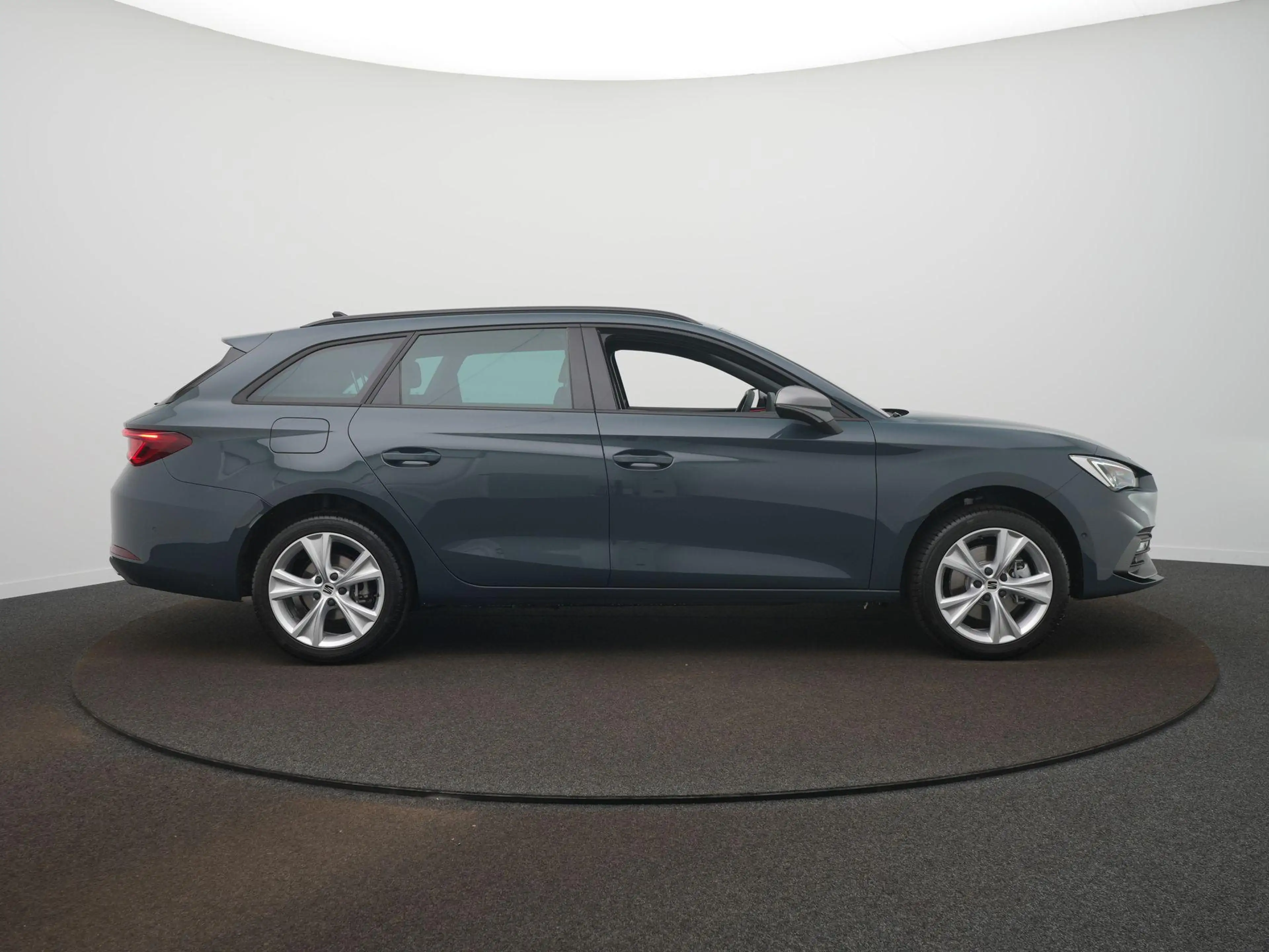 SEAT Leon e-Hybrid Sportstourer FR Business 1.5 TSI eHybrid 150 kW / — photo 4