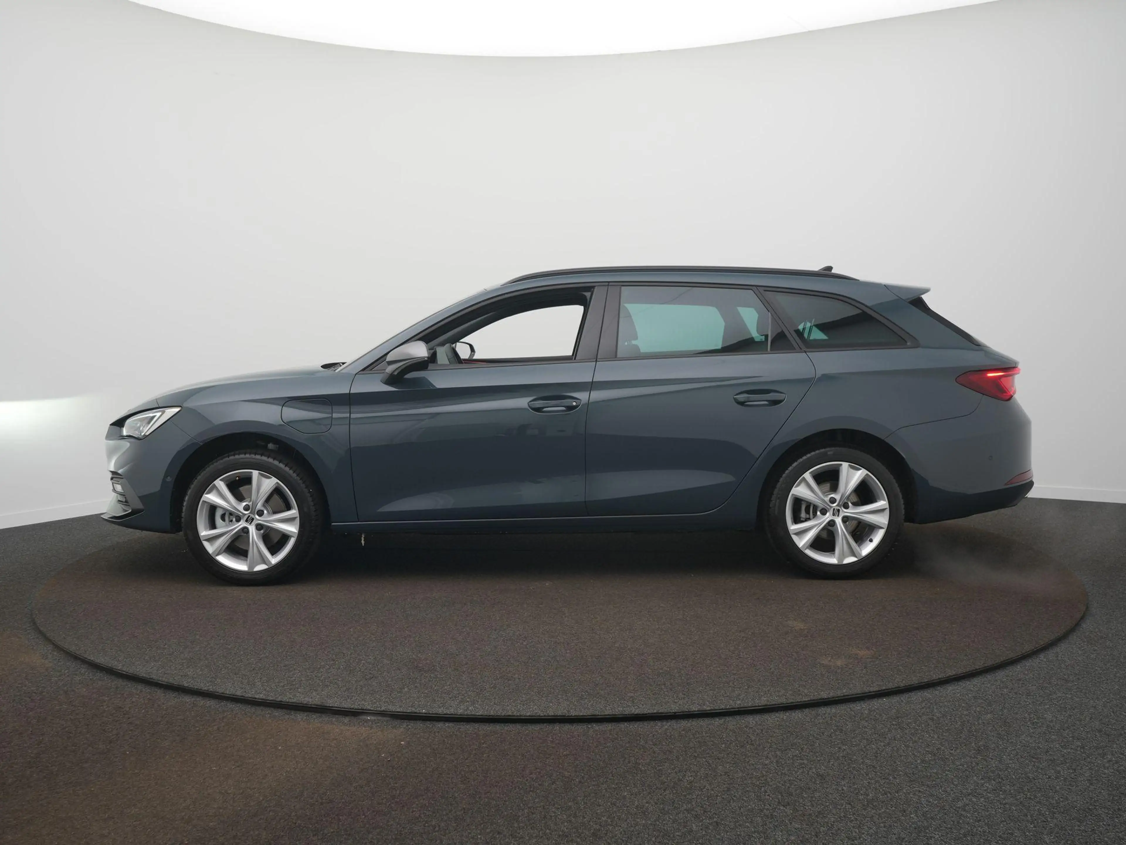 SEAT Leon e-Hybrid Sportstourer FR Business 1.5 TSI eHybrid 150 kW / — photo 8