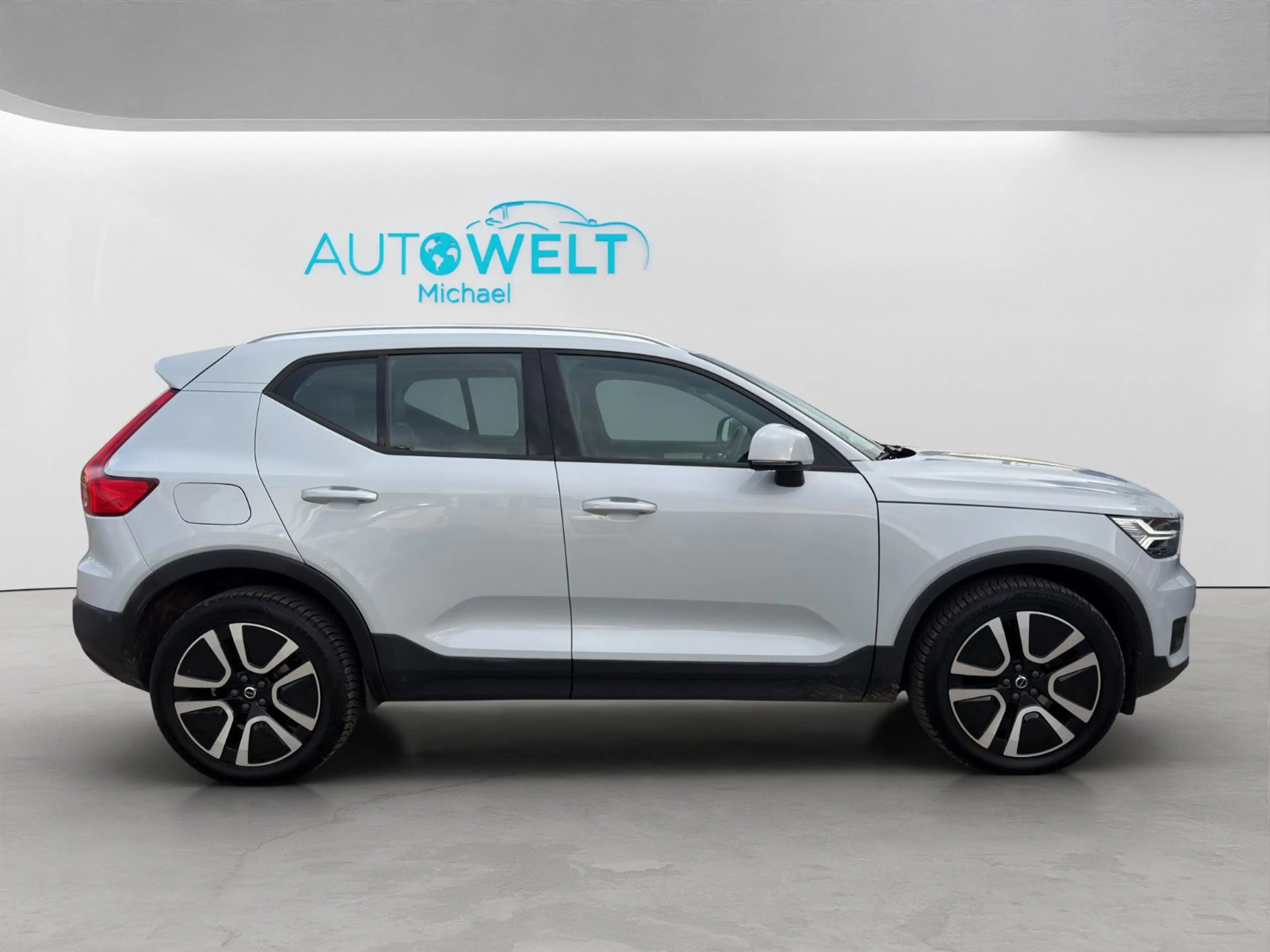 Volvo XC40 2.0 Aut. KLIMAAUT SITZH KAM LED APP H&K GJR — photo 4