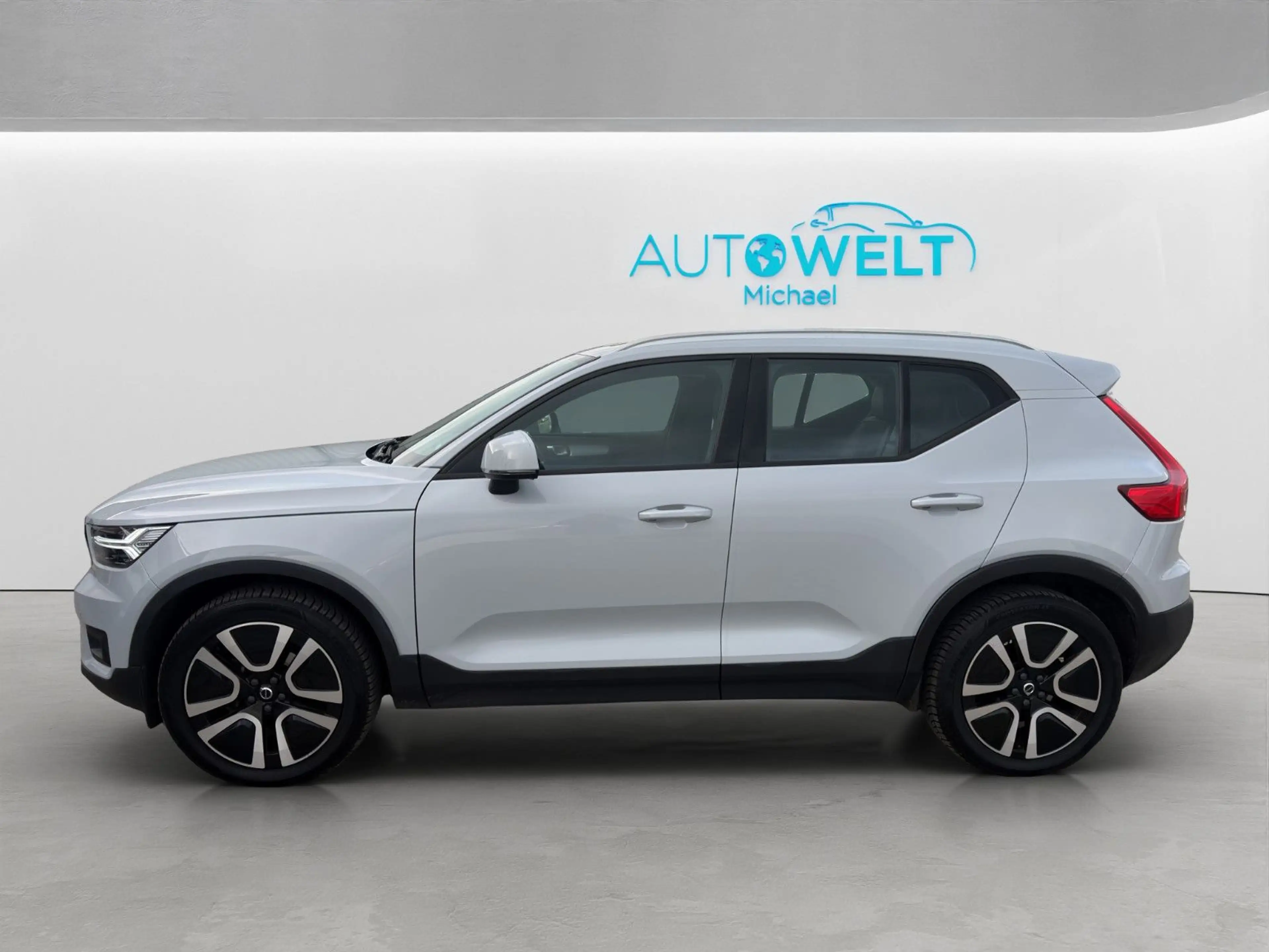 Volvo XC40 2.0 Aut. KLIMAAUT SITZH KAM LED APP H&K GJR — photo 8