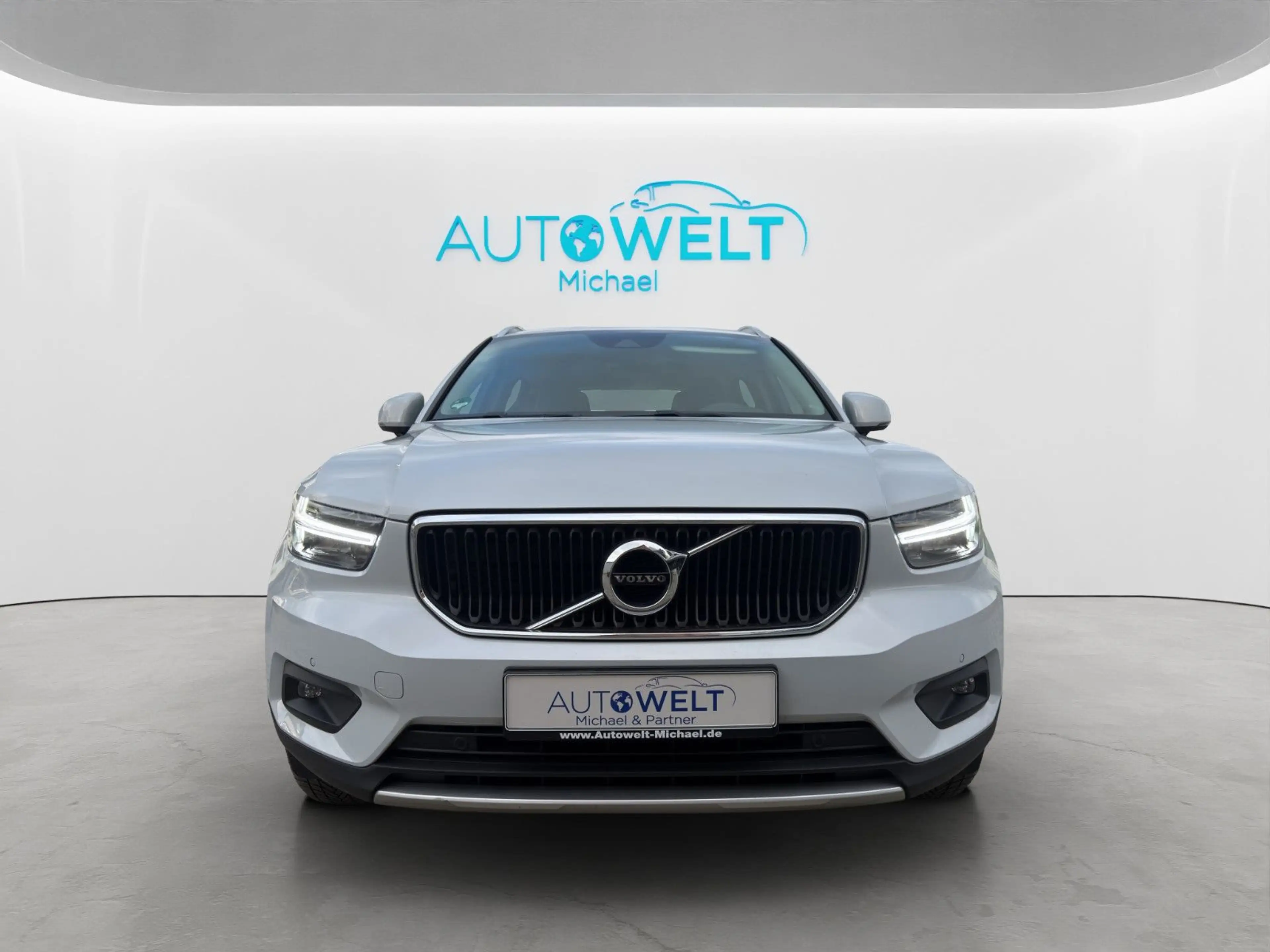 Volvo XC40 2.0 Aut. KLIMAAUT SITZH KAM LED APP H&K GJR — photo 2