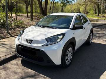 1.0 VVT-i 72cv Active Buisness MY23