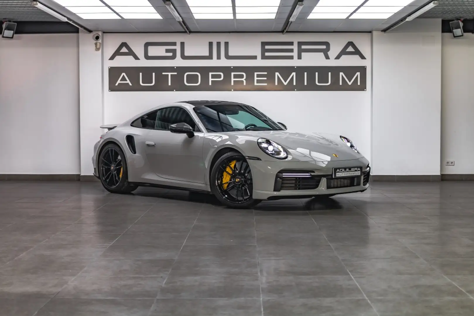 Porsche 992 Turbo S Coupé PDK Gris - 1