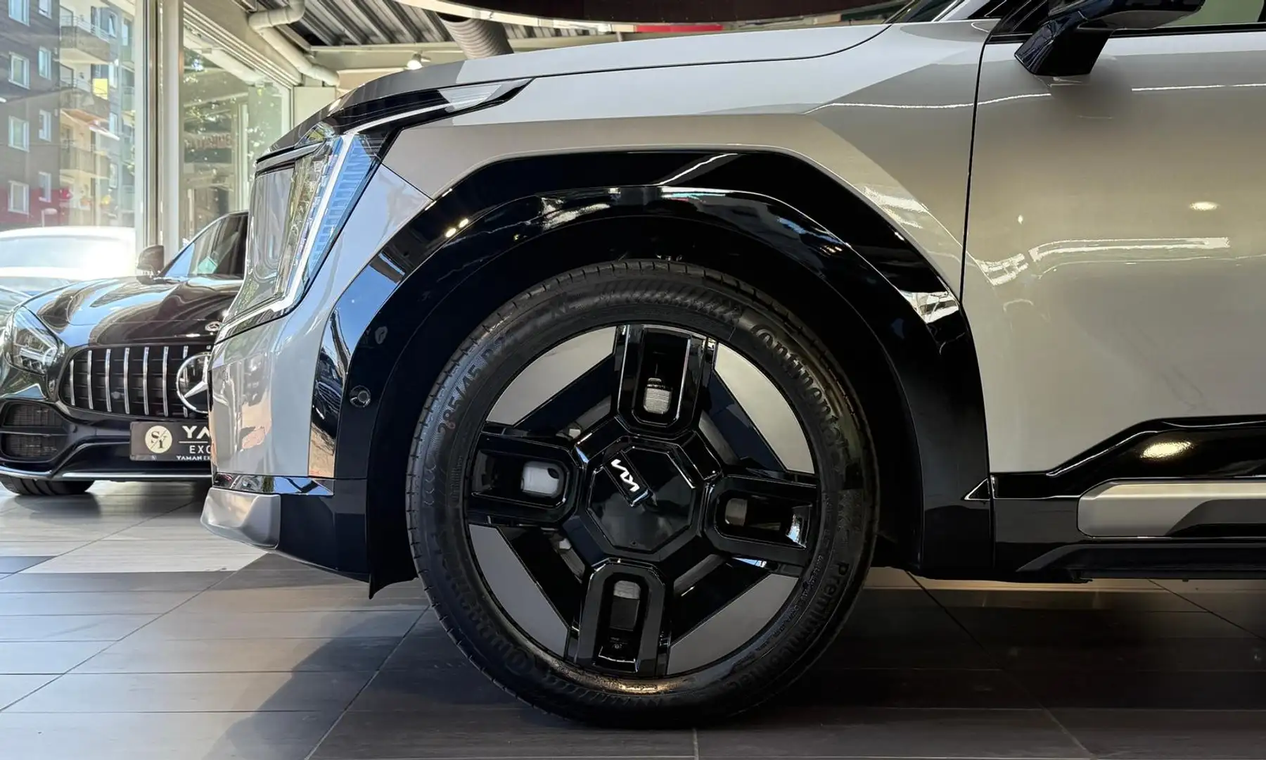 Kia EV9 GT-Line Launch Edition 4WD 7-Sitz Panorama Grau - 2
