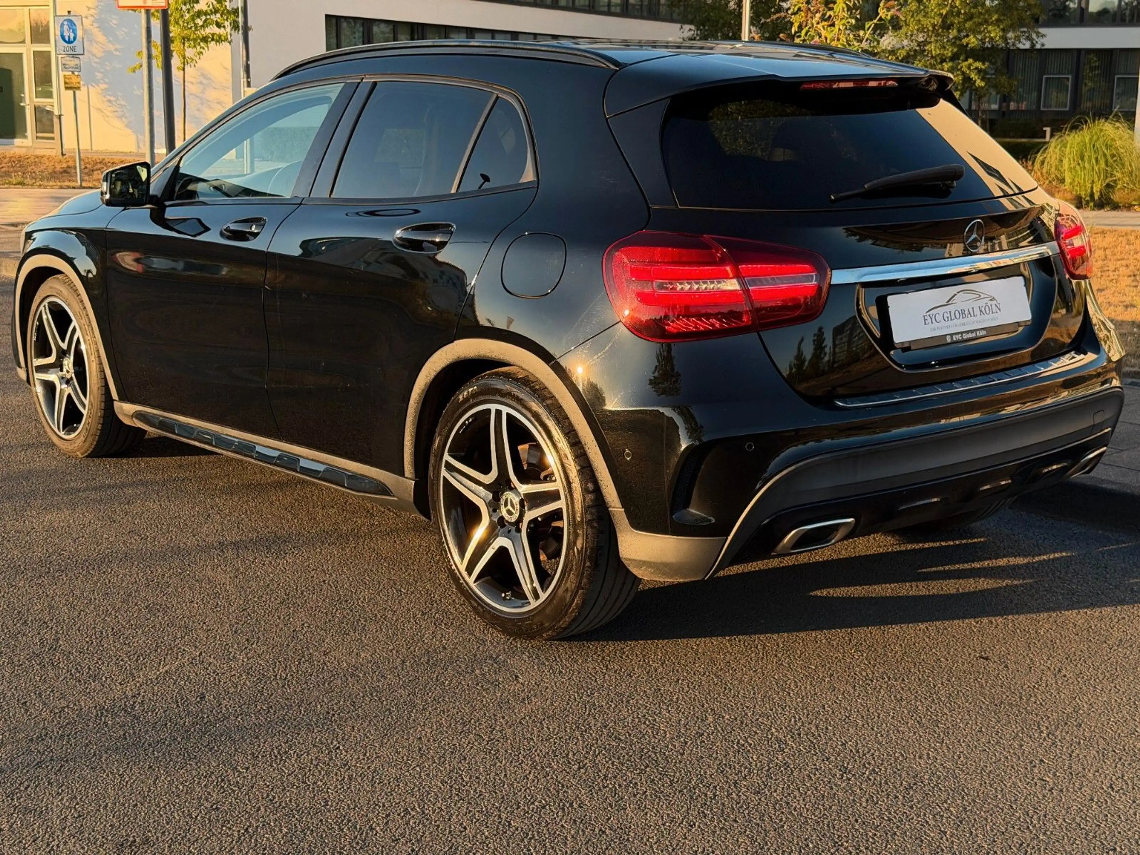 Mercedes-Benz GLA 250 AMG Line,Night-Paket,360°Kamera,Automat, — photo 4