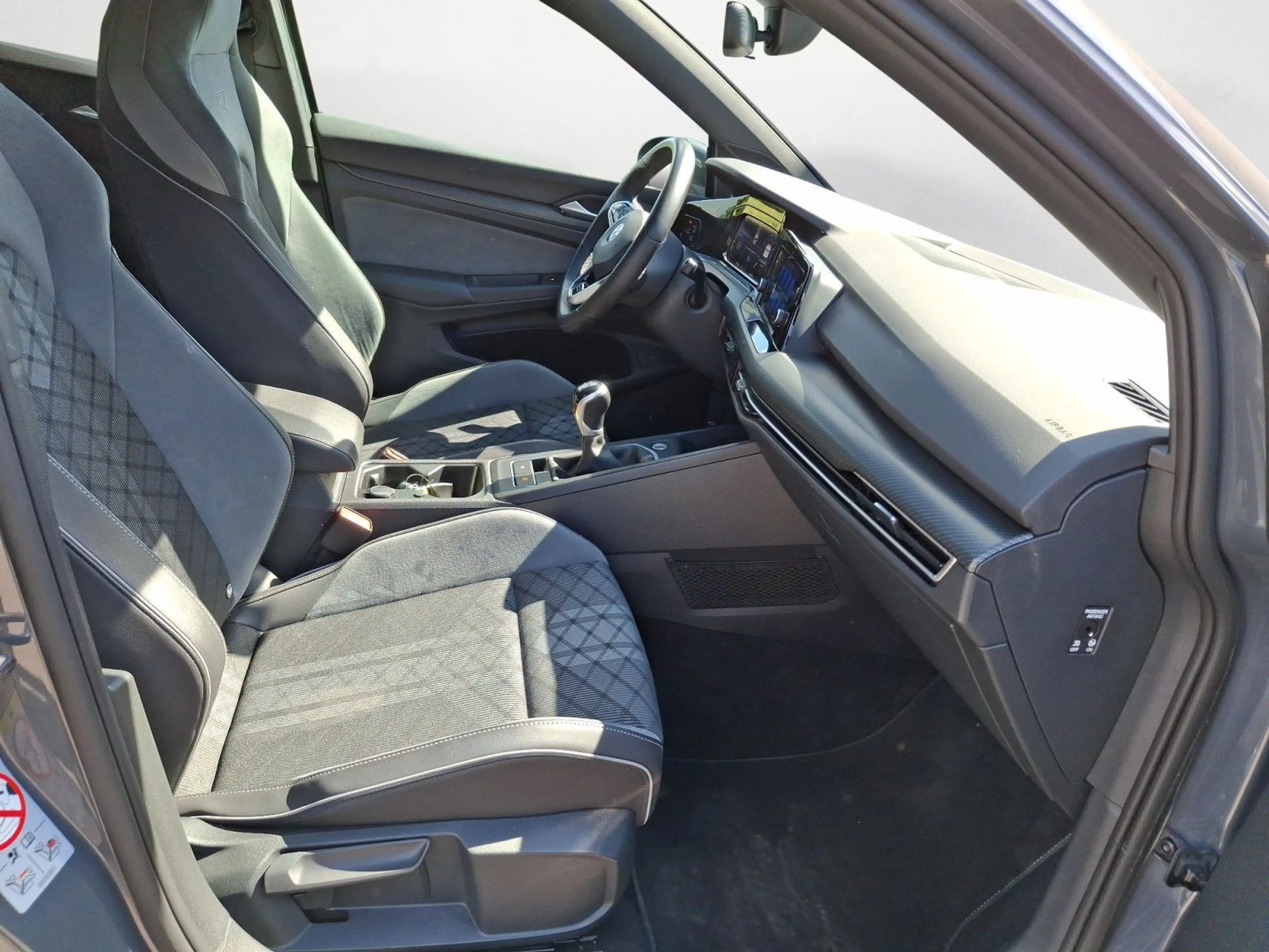 Volkswagen Golf R-Line LED*PDC*KEYLESS-GO*SHZ *LHZ*DIGITALE — photo 8