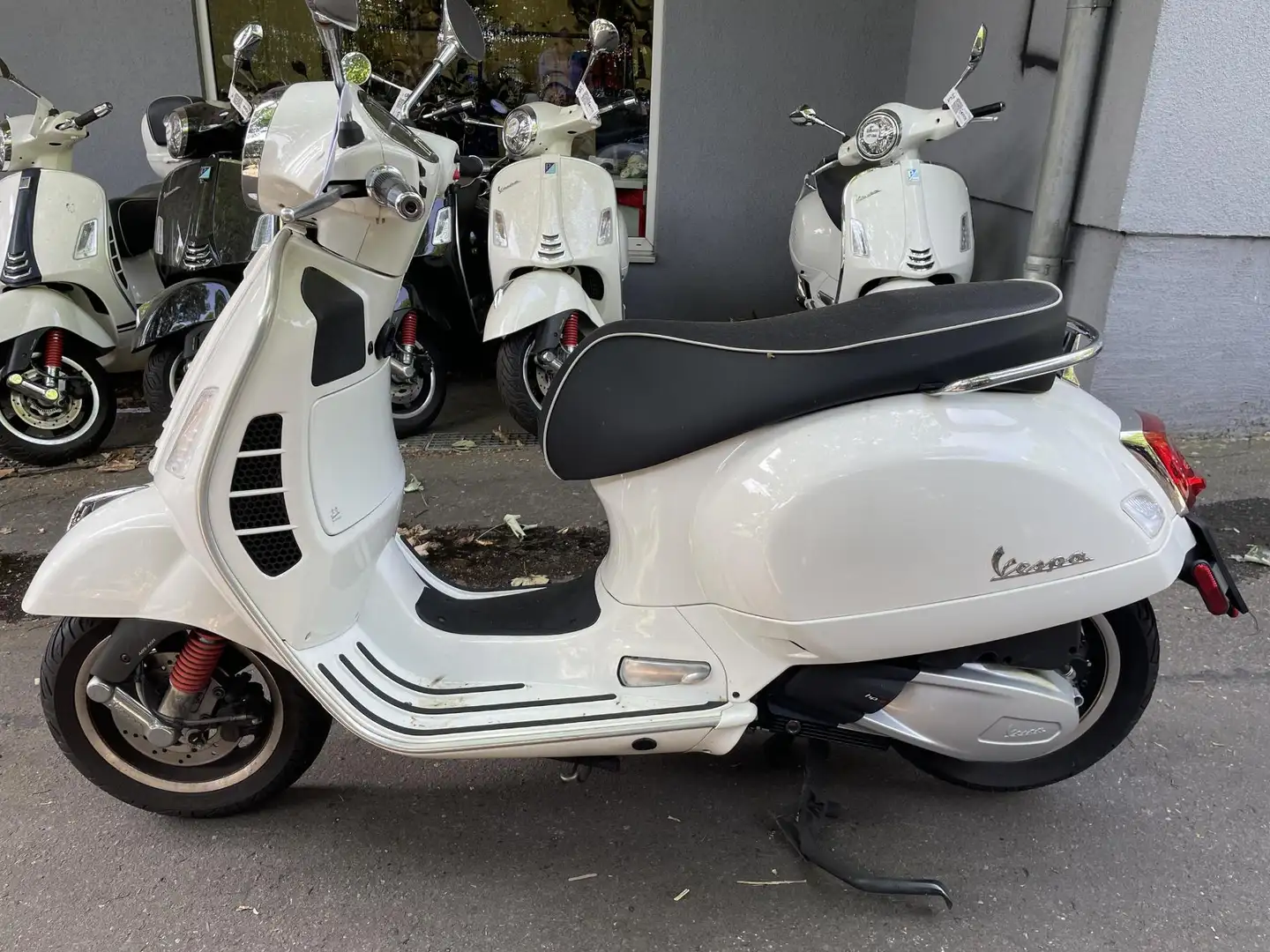 Vespa GTS Super 300 ABS ASR Weiß - 2