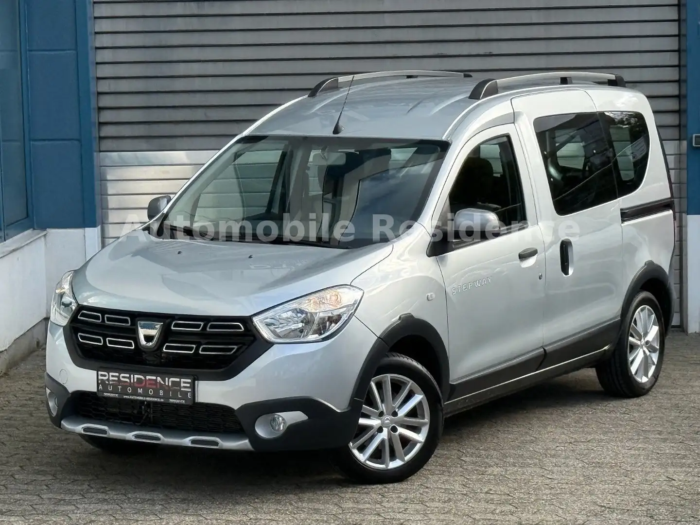 Dacia Dokker Stepway Plus1.5Blue dCi*NAVI*TEMP*SHZ*AHK Grau - 2