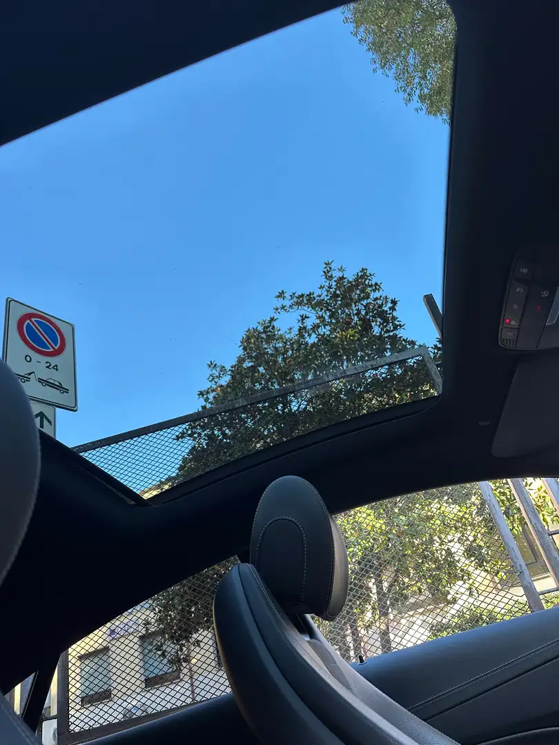 Mercedes-Benz 200 AMG Azul - 1