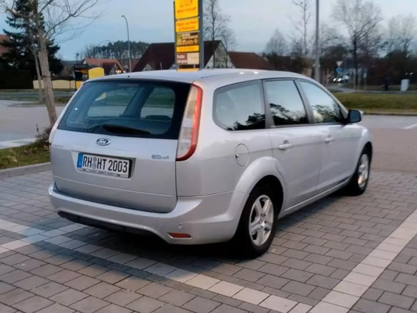 Ford Focus Focus Turnier 1.6 TDCi DPF Econetic Silber - 2